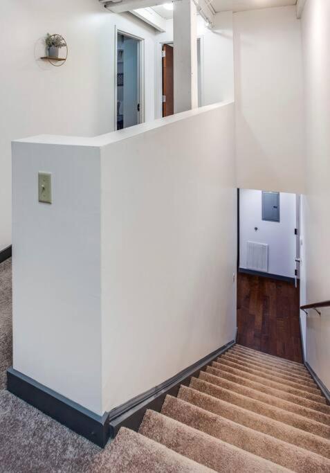 Centric Modern Loft W/ King Beds & Smart Gametable Villa โรเชสเตอร์ ภายนอก รูปภาพ