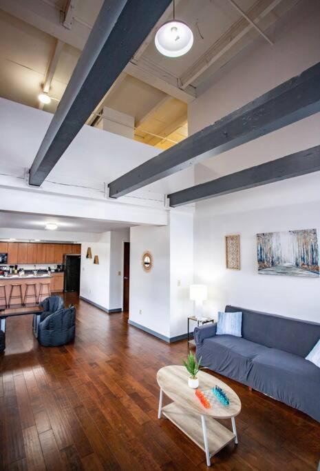 Centric Modern Loft W/ King Beds & Smart Gametable Villa โรเชสเตอร์ ภายนอก รูปภาพ