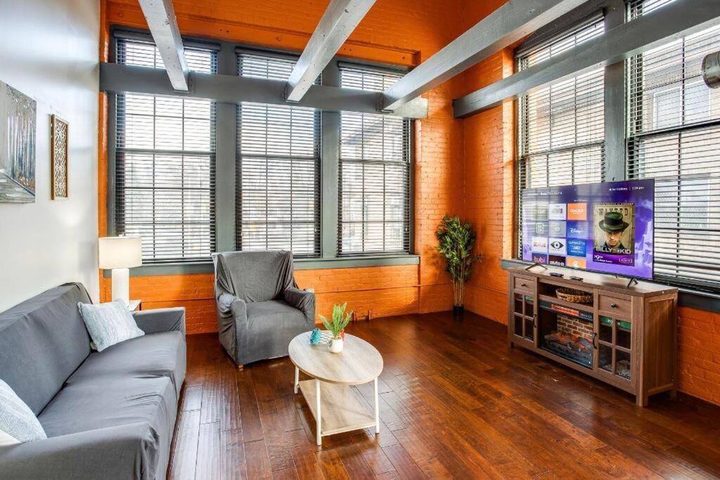 Centric Modern Loft W/ King Beds & Smart Gametable Villa โรเชสเตอร์ ภายนอก รูปภาพ